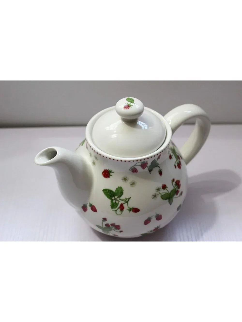 Beige Strawberry Porcelain Ceramic Kitchen Teapot with Lids Tea Coffee Sever